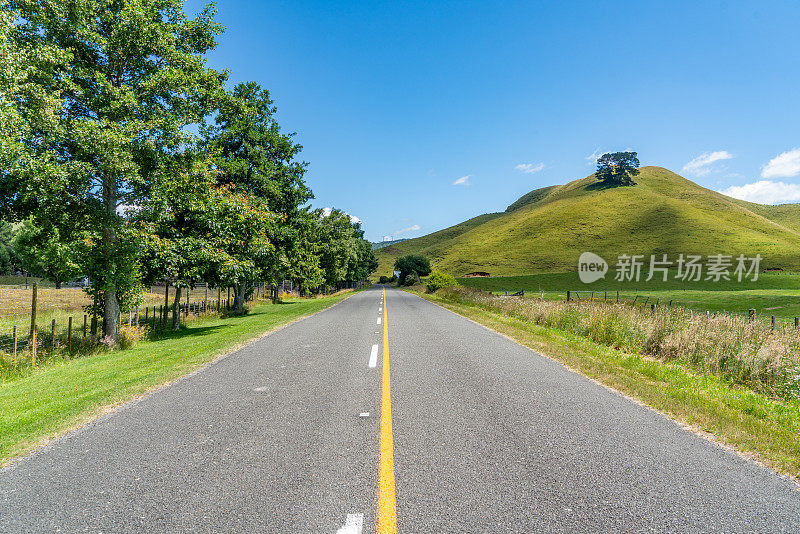 图图考路和热勘探Hwy或国家Hwy 5到Orakei Korako地热公园，新西兰